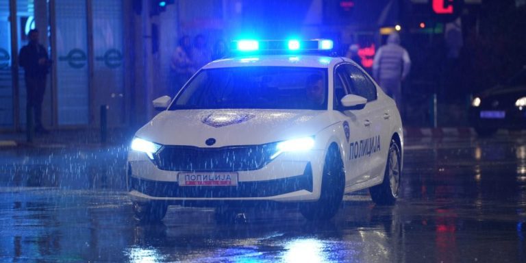 UKRAL VOZILO KAJ ZELENO PAZARChE Ograbil i restoran na Kej