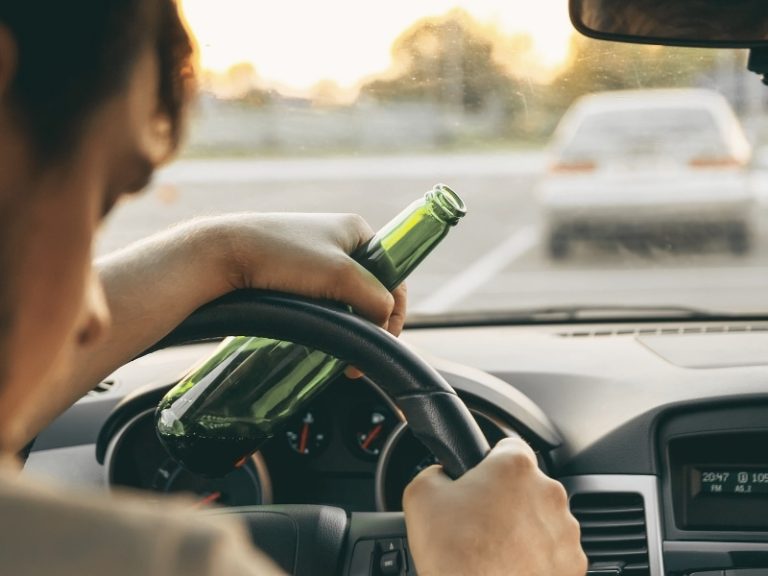 MU NAJDOA ALKOHOL VO KRVTA PO SUDIR VO AERODROM: VOZEL SO 3,08 PROMILI!